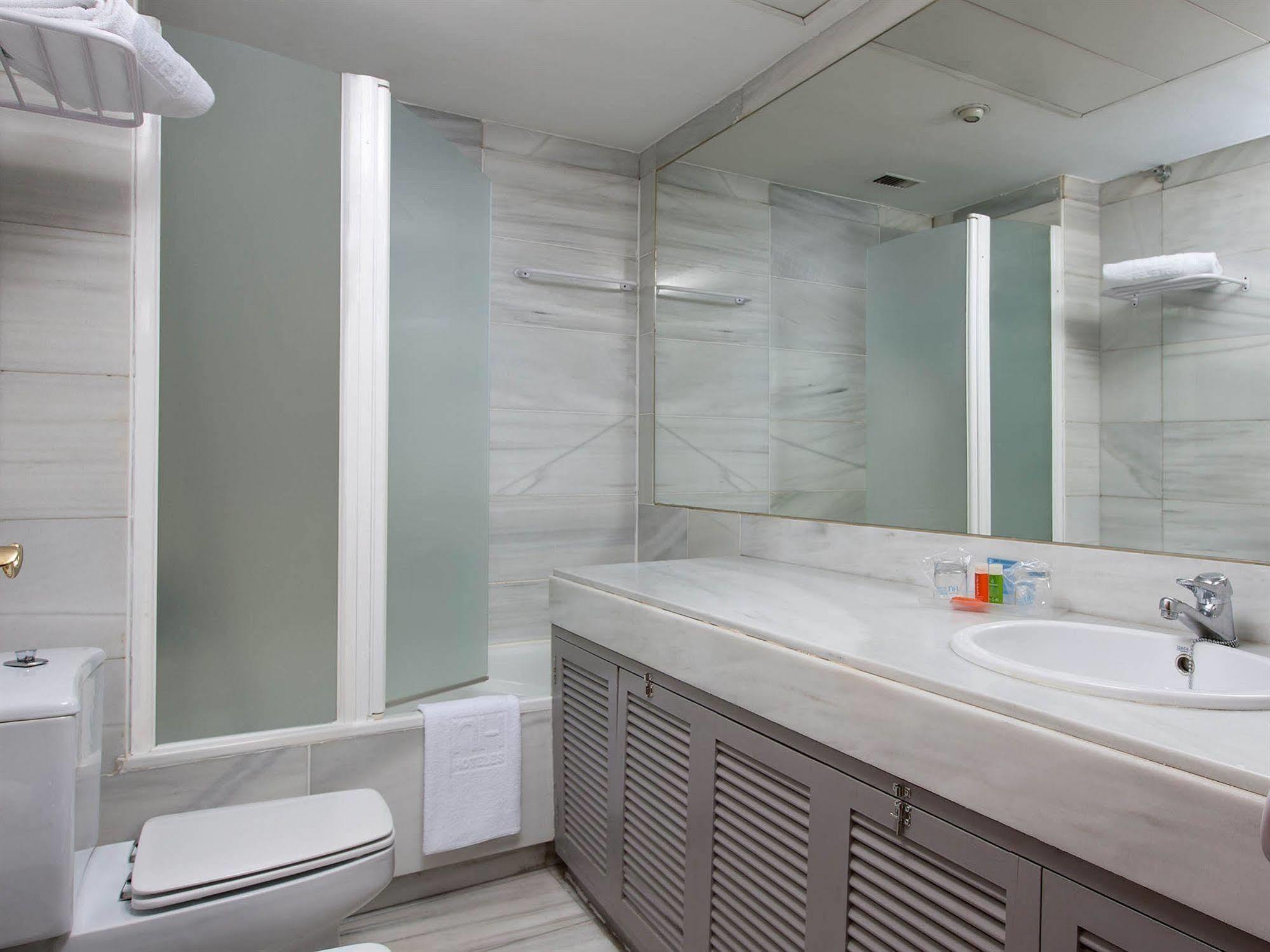 อพาร์ตเมนโตส ทูริสติโคส ทีเอช อราวาคา Aparthotel มาดริด ภายนอก รูปภาพ